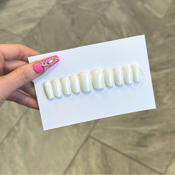 Freshly cured handmade press on nail | all white - Picture 5 of 10